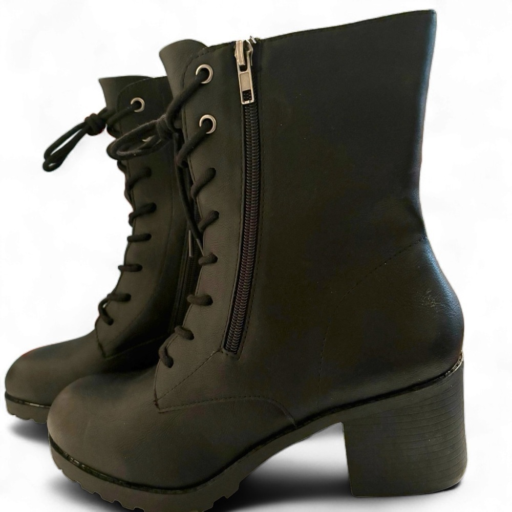 SUN +STONE Women's Sheilaa Lace-Up Zip Lug Combat Booties Sz 9.5 NWOT